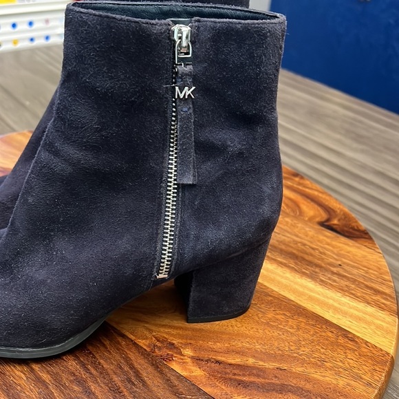 MICHAEL MICHAEL KORS BLACK SUEDE BOOTIES 8 - Picture 3 of 16